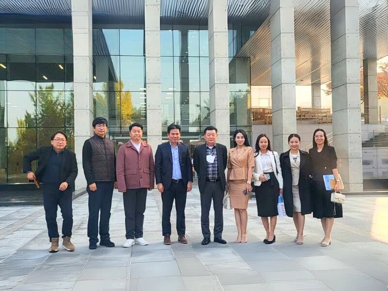 Đội ngũ Golf1 tại khuôn viên đại học Hoseo.
